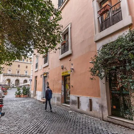 San Calisto Trastevere - By Romanhouseit Apartmán